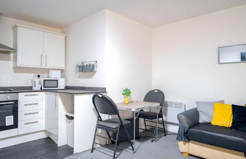 Modern Derby Studio - Sleeps 4, Close to Amenities & Parking - Foto 20