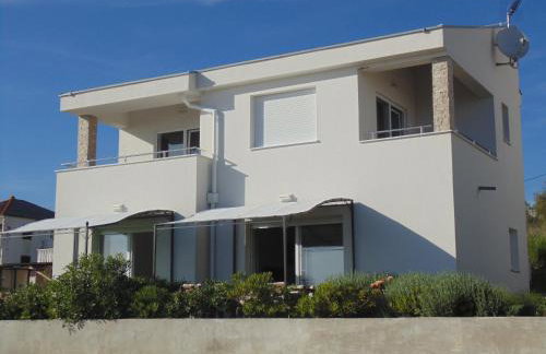 House Natali 70m from the beach - free EV top up - Photo 38