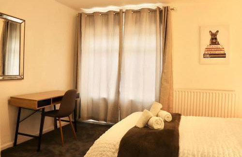 Charming 3 Bedroom Property FREE WiFi & Parking - Foto 67