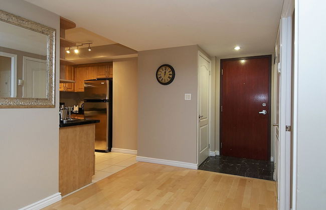 WhiteHall Suites- Yorkville - Photo 19