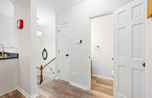 Mass Ave Gem and steps away from Yoga Studio - Foto 13