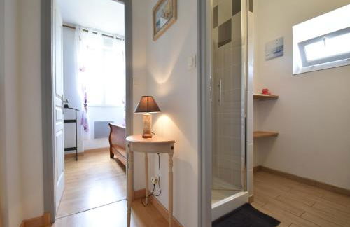 Modern holiday home in Crux-La-Ville with terrace - Foto 16