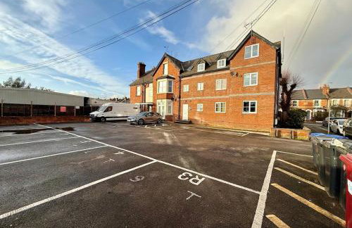 Spacious 1 Bed Flat - Free Parking - Quiet Area - Photo 14