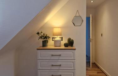 Large 4-bed house for up to 7 guests w 2x parking - Foto 24