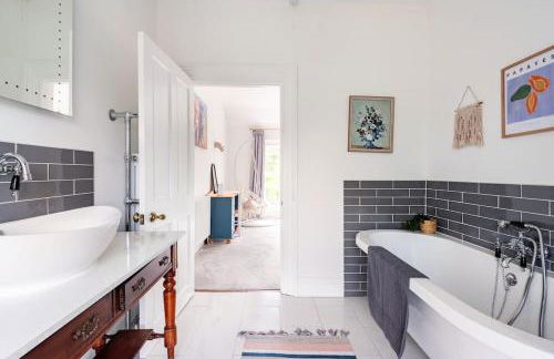 Cotswold Cheltenham, whole house with hot tub - Photo 67