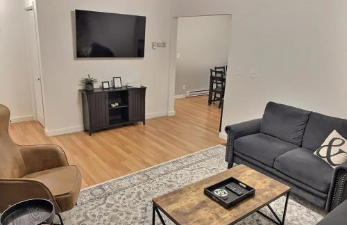 The Sawyer Hideaway - 3BR 2B with Hot Tub & Fire Pit - 5 mins to beach - Photo 9