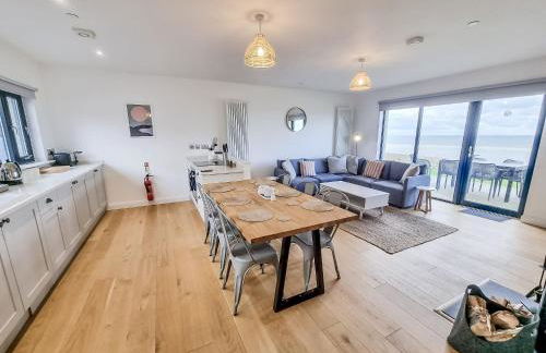 Cottage 16 by Together Travel - 3-Bedroom Coastal Retreat - Photo 8