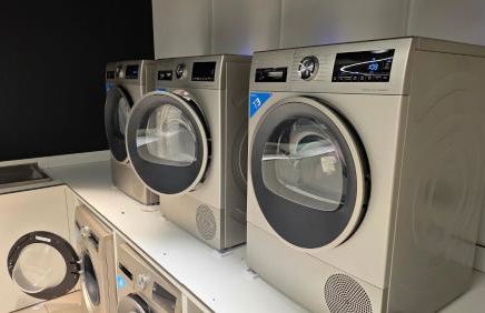 Business suite with skyline view with parking space - Foto 20