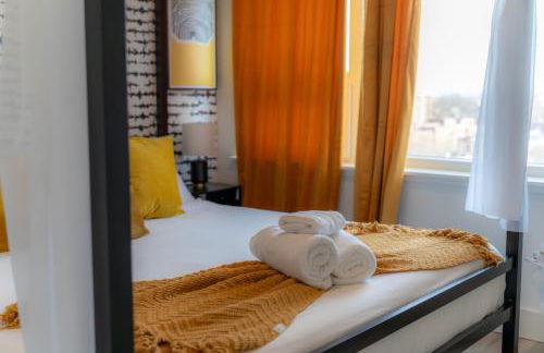 Bright and Bold Escape with NYC Views and Free Parking, Sleeps 9 and 2 Baths - Foto 34