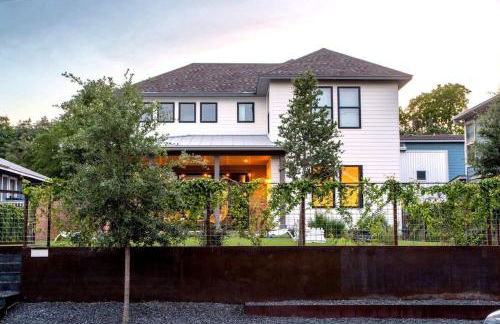 Queens Gambit - 7 Minutes from Downtown - Sleeps 16 - Foto 39