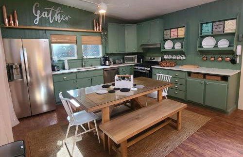 Dhyana Redwoods Fire Table Nearby River Access Ping Pong & Arcade Games - Foto 10