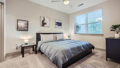 Cozy 1BR King Suite Close to Downtown w Fast Wifi - Foto 4