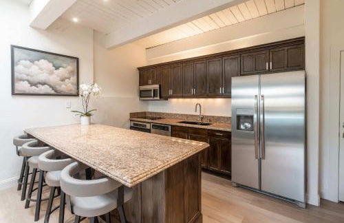 1 Block to Gondola Updated Top-Floor 2BR 2BA - Foto 6