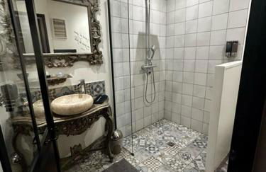 Au domaine des anges, 3 gîtes luxueux avec Jacuzzi privatif, sauna, mini-piscine, piscine extérieure chauffée en saison - Foto 41