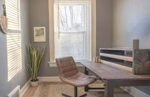 Stylish 4BR with Office Deck Gardens ABODEbucks - Foto 28