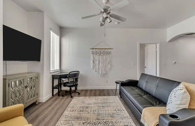 1st Fl King Beds Pool Garage - Near AFB - Foto 7