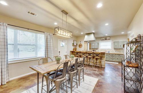 On-Site Creek and Spacious Yard Family Gem in Royal - Foto 5