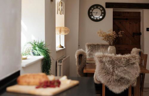 The Farmhouse with two hot tubs - Foto 57