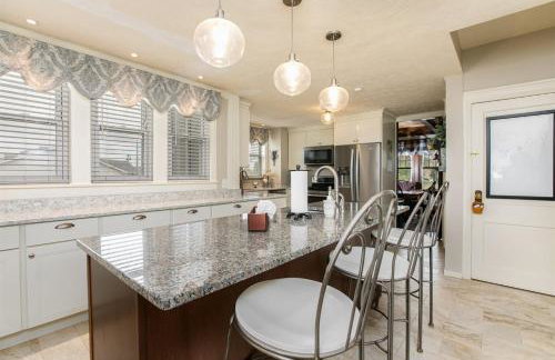 Spacious 4-Bedroom Home 1 Mi to ND Stadium! - Photo 30