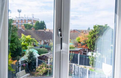 House - Sleeps 10 - Parking - Stn Close - Foto 28