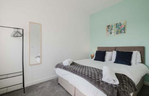 Modern and Comfortable Home away from Home - Photo 4