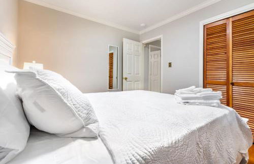 Southern Charm 2BR Greensboro Nest - Foto 25