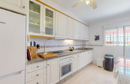 Immaculate Villa with sea views! - Foto 8