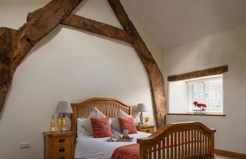 CRUCK BARN - Beautiful Renovated Barn within the Countryside - Photo 34