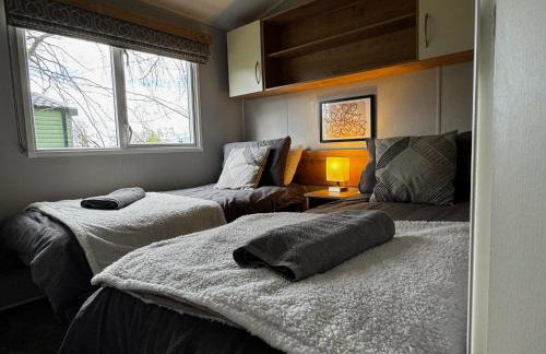 The Lake House - Quiet, Dog Friendly, By the Lake, Free Parking - Photo 7