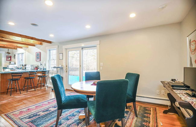 4 BDR w/ Private Hot Tub, Backyard and Deck! - Photo 20