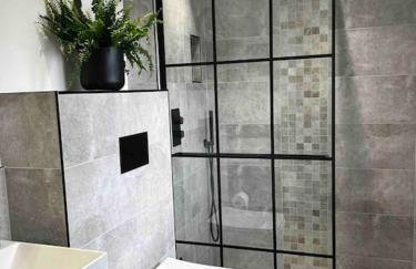 Manchester Luxury Country House Close To The City With Hot Tub & BBQ Fire Pit. - Foto 8