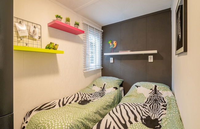 Beautiful Holiday Chalet in Emst With a Private Garden - Photo 3