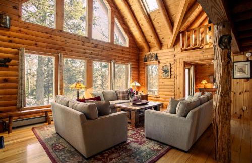 Poconos True Log Cabin with Sauna, Movie Theather, Hot Tub & Fire Pit! - Foto 13