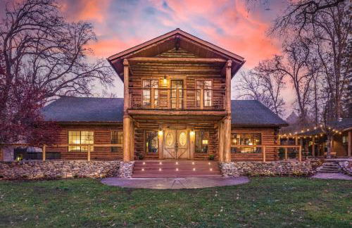 Log Cabin sleeps 20 with hot tub, EV Charger, firepit - Foto 1