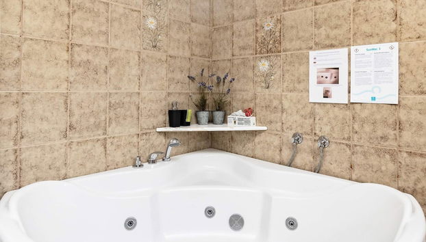 6 Person Holiday Home in Millinge - Foto 4, Wellnessanwendung