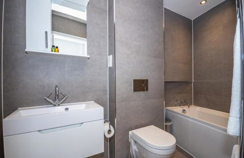 Luxury 4 bedroom ground floor apartment - Foto 15