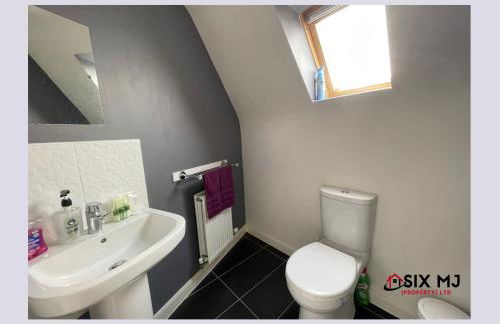 Chichele House, sleeps 8, Nr Rushden Lakes, allocated parking, corporate welcome - Foto 20