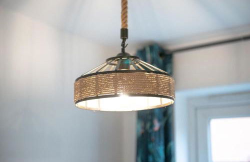 4-Bed, Sleeps 6, contractors welcome! - Foto 10