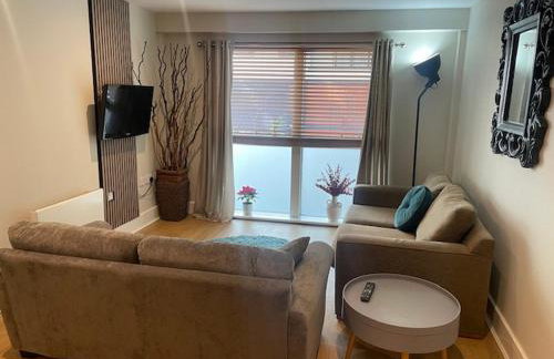 Central 1BR Flat for up to 4 - Lift Access - Photo 8