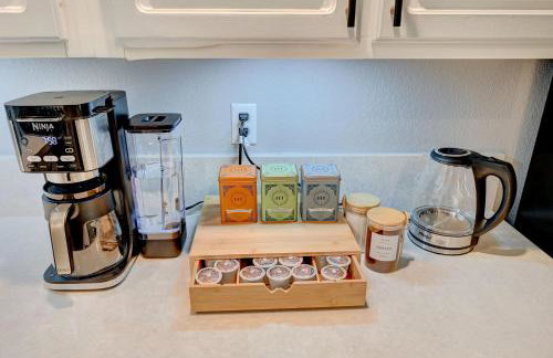 Gorgeous 6BR with Pool and Spa - Photo 11