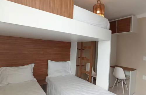 Apto com Varanda, Vista e Piscina a 50m da Praia - Foto 22