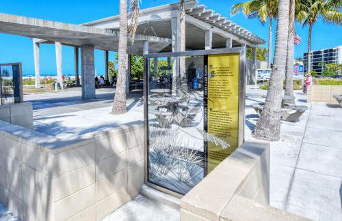 Two-Level, Heated Pool, Trolley to Beach & Village - Foto 49