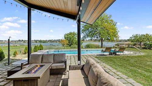 Lakefront Washington Home with Private Pool and Sauna - Foto 1