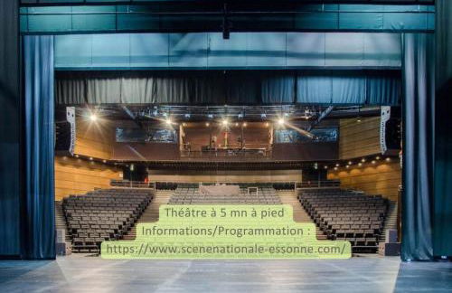 L'Oasis - Duplex - Parking Privé Gratuit - Terrasse Privée - 10mn RERD-T12 - 2 bedrooms - De 1 à 6 personnes - Shopping Mall - Primark - Piscine - Patinoire - Théâtre - Cinéma - Bibliothèque - Foto 15