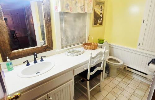 Historic Old Oak Cottage-Great water views! - Foto 25