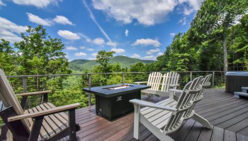 Skytop Chalet Pet Friendly, Hot Tub and Views - Foto 3