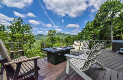 Skytop Chalet Pet Friendly, Hot Tub and Views - Foto 3