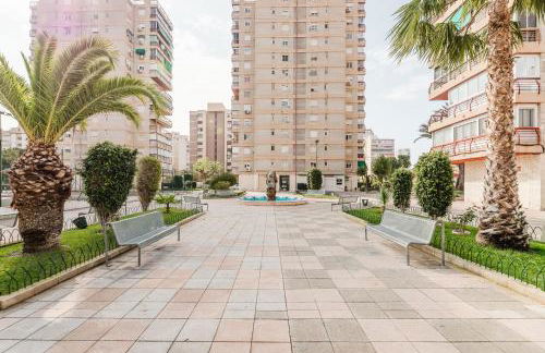 Piscina, terraza, espaciosa y buena energía - Photo 13