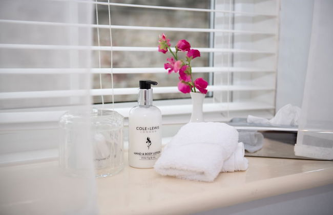 Milton House Studio Apartment Suites - Photo 33