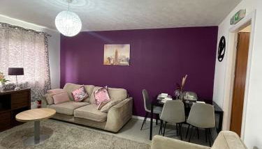 Chic 2 Bed Apartment with Free Parking- Recently Redecorated, 10 Minutes to City Centre - Foto 4